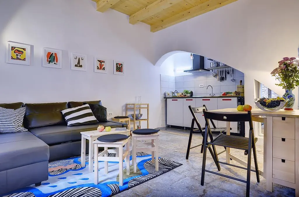 Art Kuca Cvajner Apartment Pula 0*,
